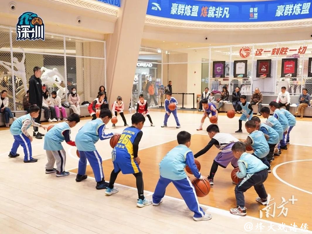 篮球火种点燃少年梦!深圳龙华润庆翔公益行构筑职业与青春的桥梁 篮球火种点燃少年梦!深圳龙华润庆翔公益行构筑职业与青春的桥梁